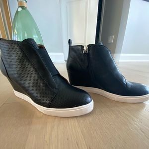 Linea Paola Wedge Shoes